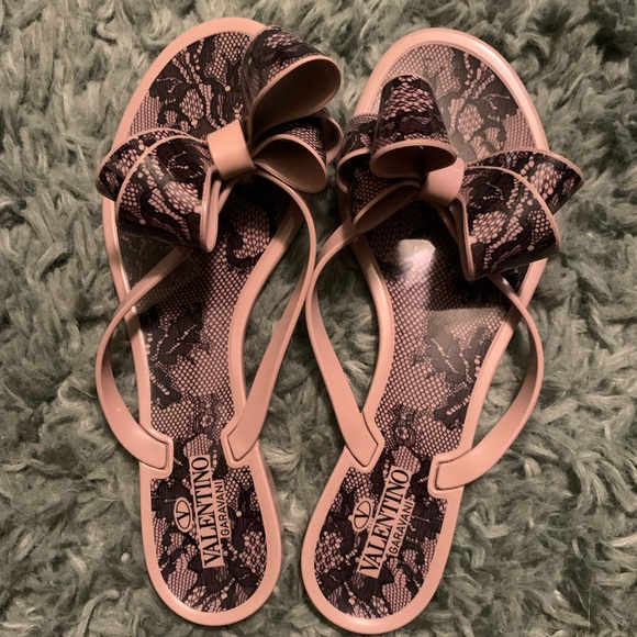 Valentino Garavani Lace Print Bow Jelly sandals Sz 38 Practically New! - Picture 3 of 4